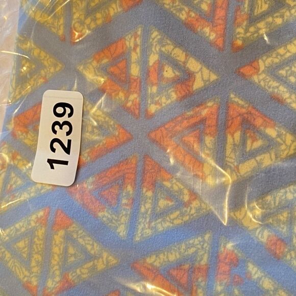 1239 LuLaRoe Leggings Size OS Lavender Cream Triangle Print New - Picture 4 of 5